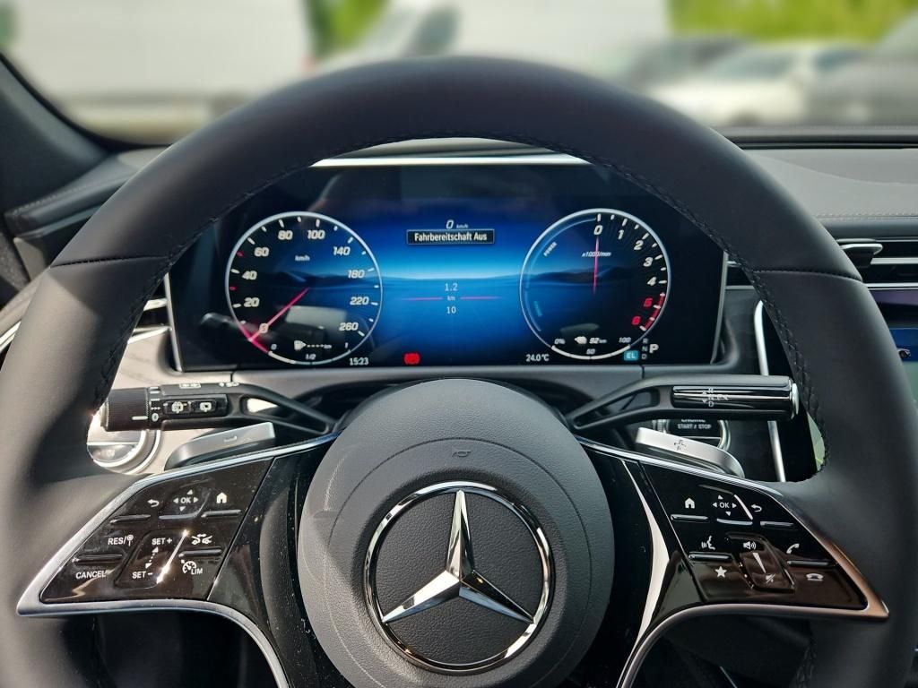 Mercedes-Benz E 300 2025