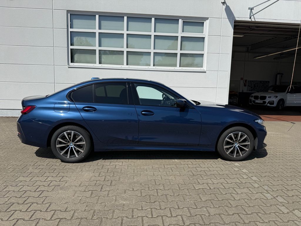 BMW 318 2022