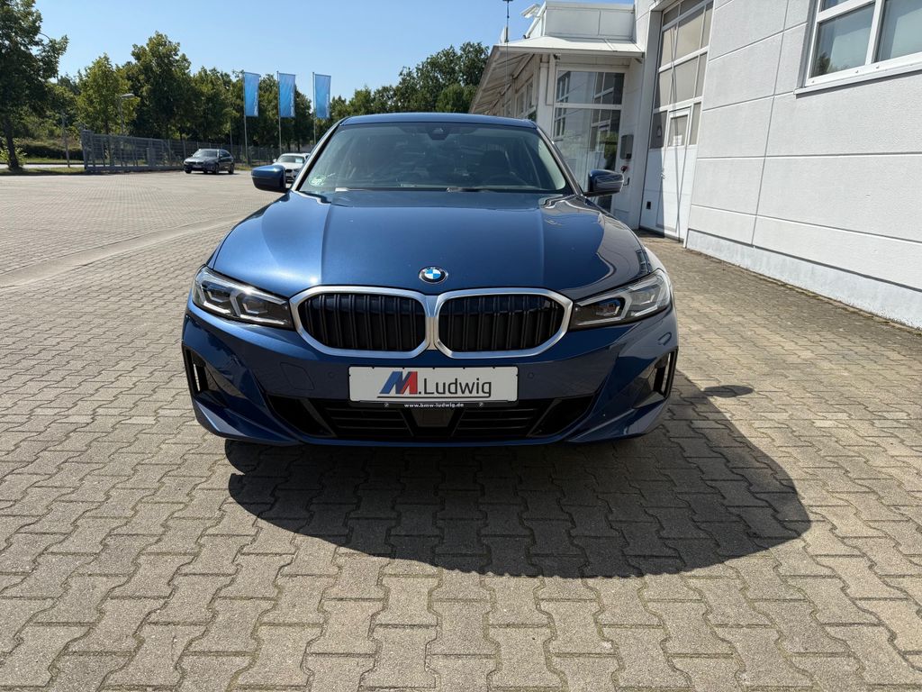 BMW 318 2022