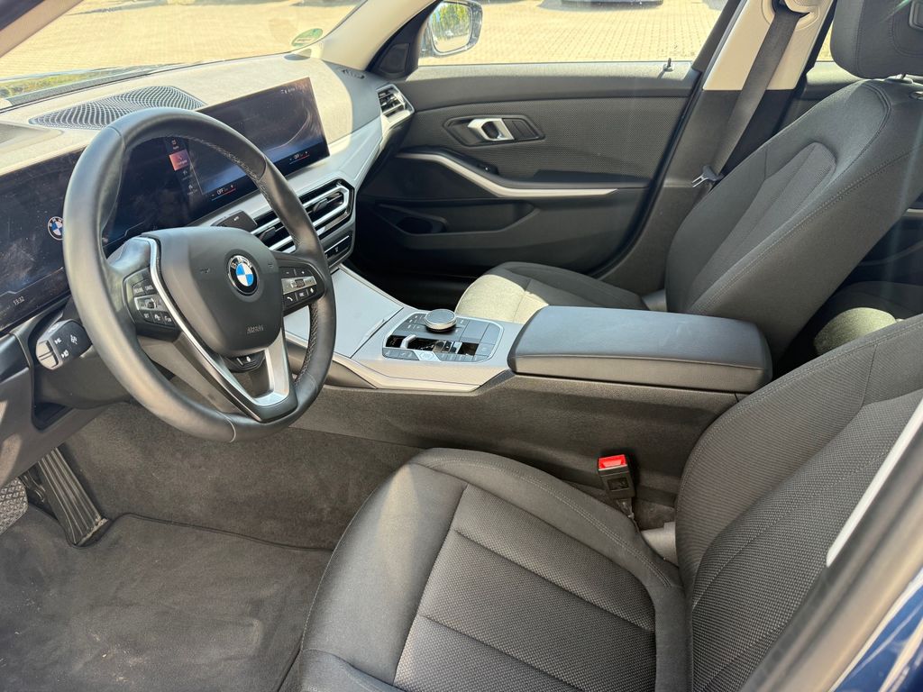 BMW 318 2022