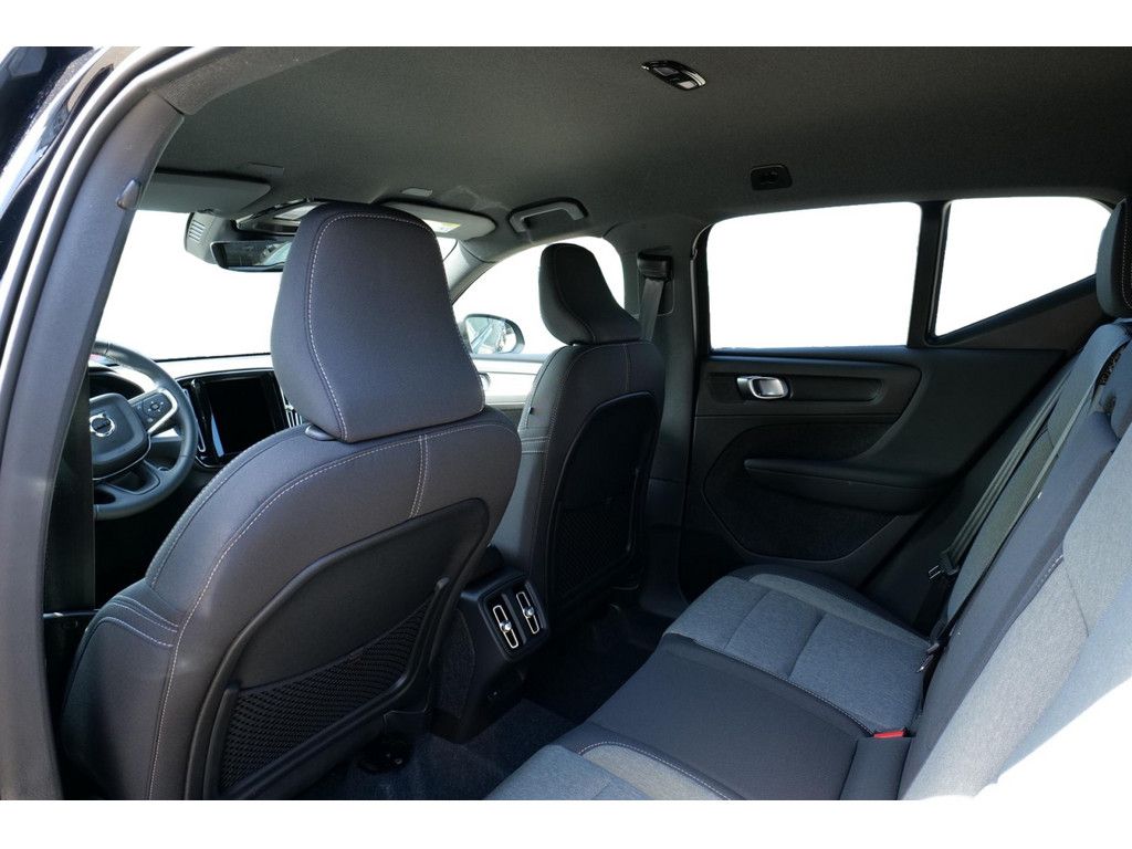 Volvo XC40 2025