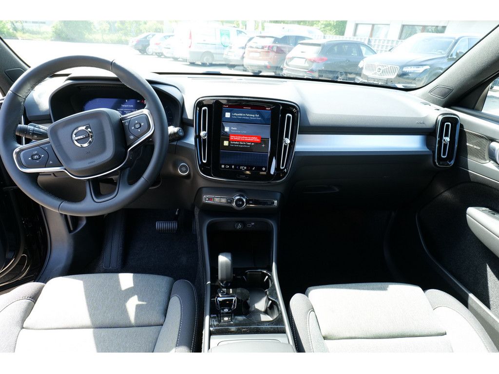 Volvo XC40 2025