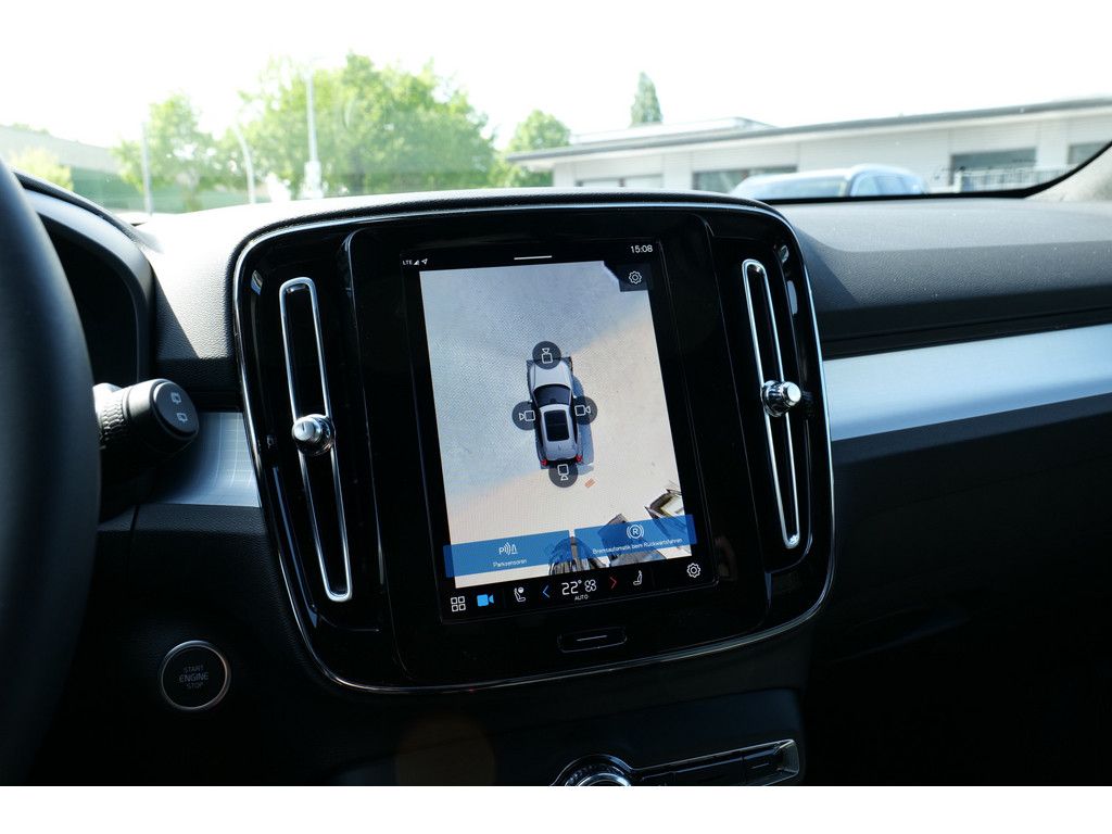Volvo XC40 2025