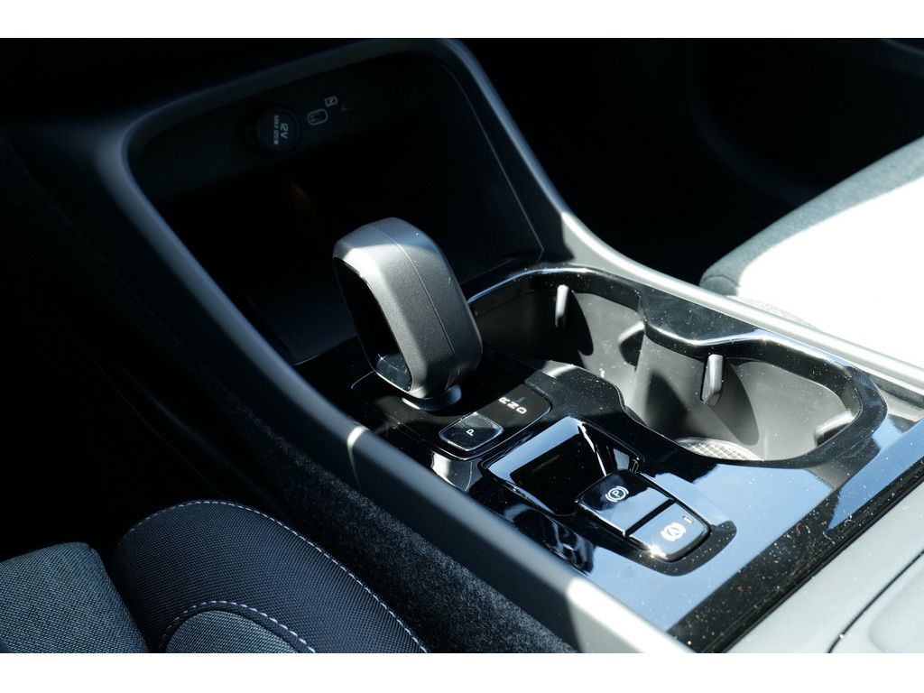 Volvo XC40 2025