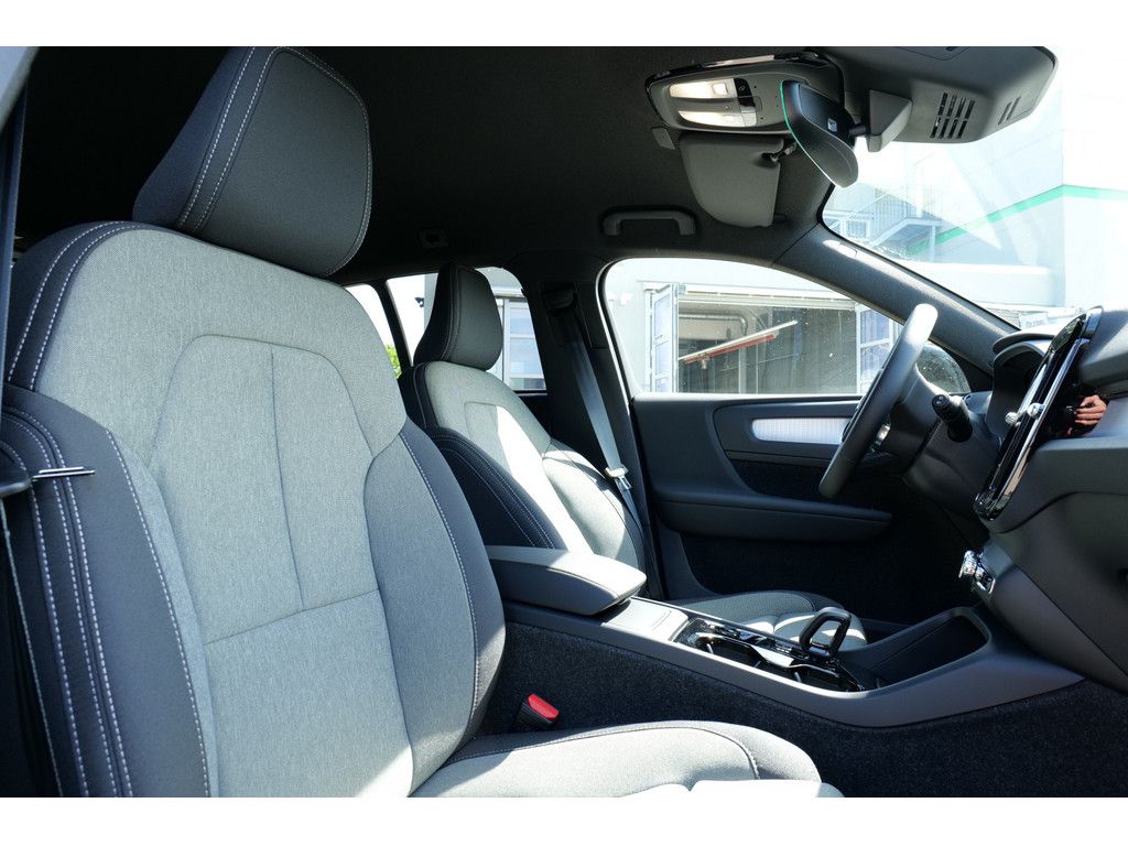 Volvo XC40 2025