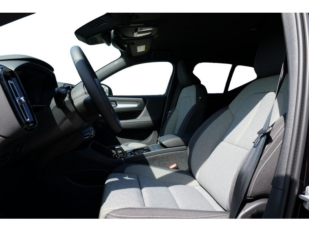 Volvo XC40 2025