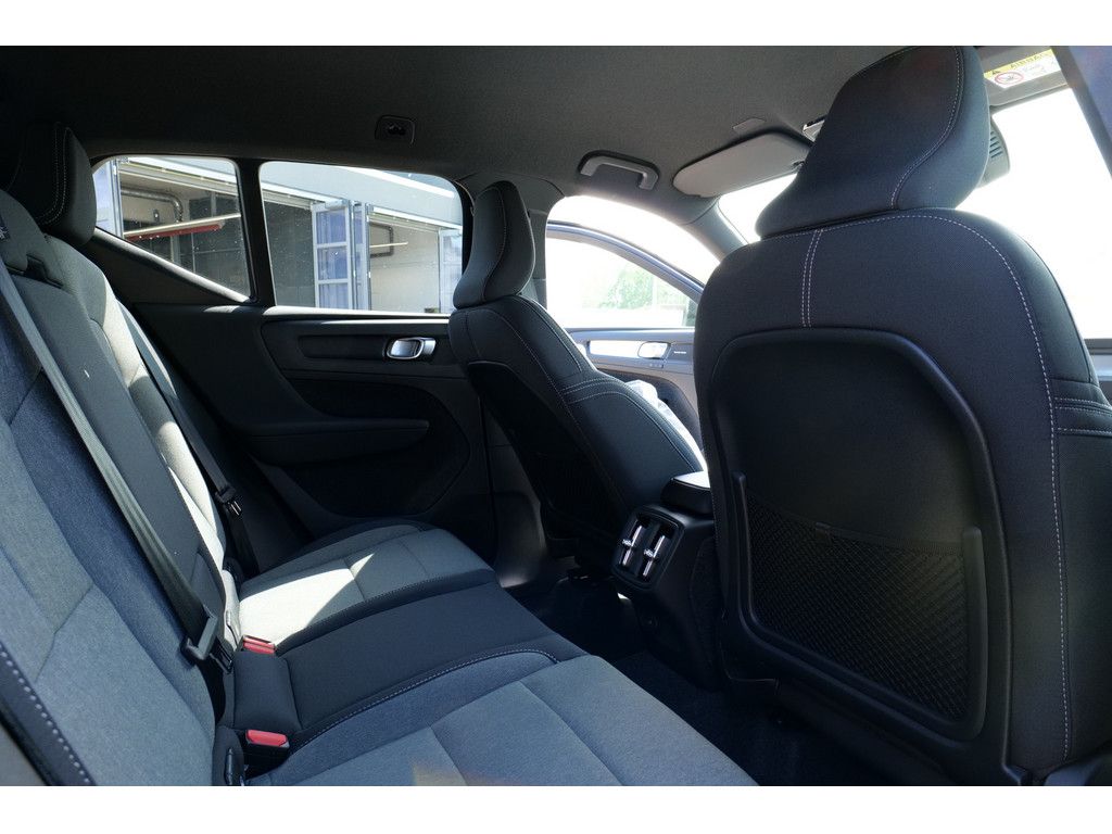 Volvo XC40 2025