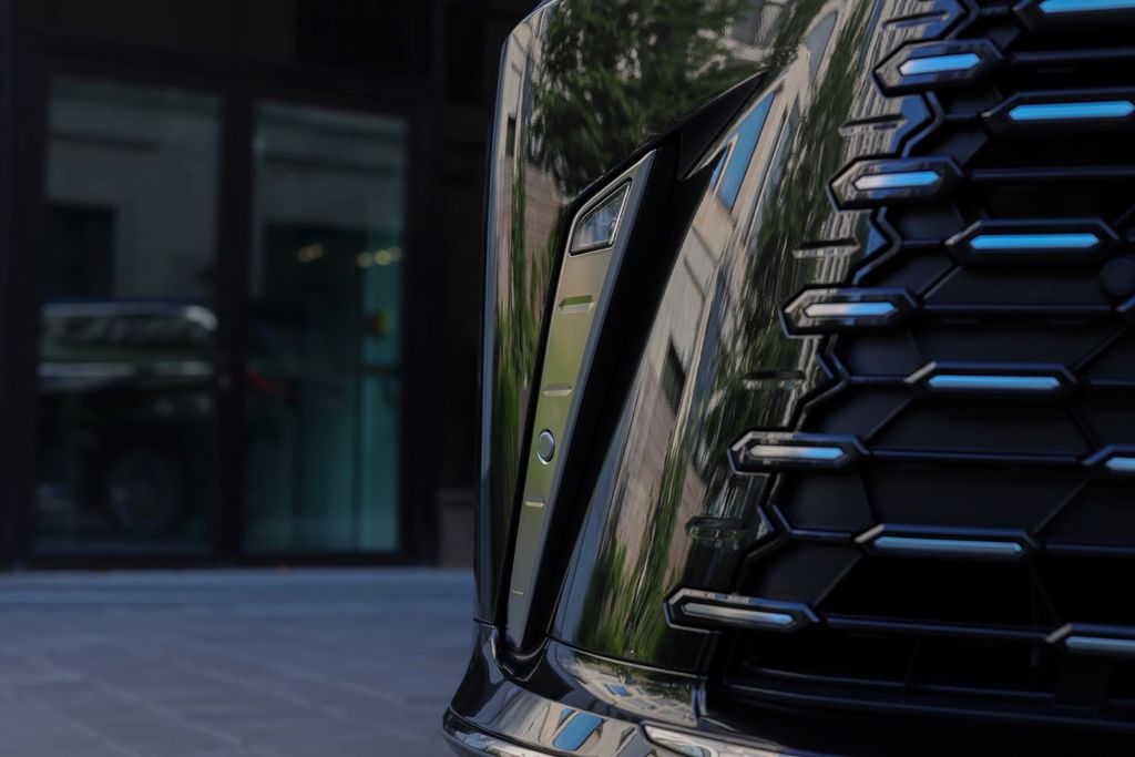 Lexus LM