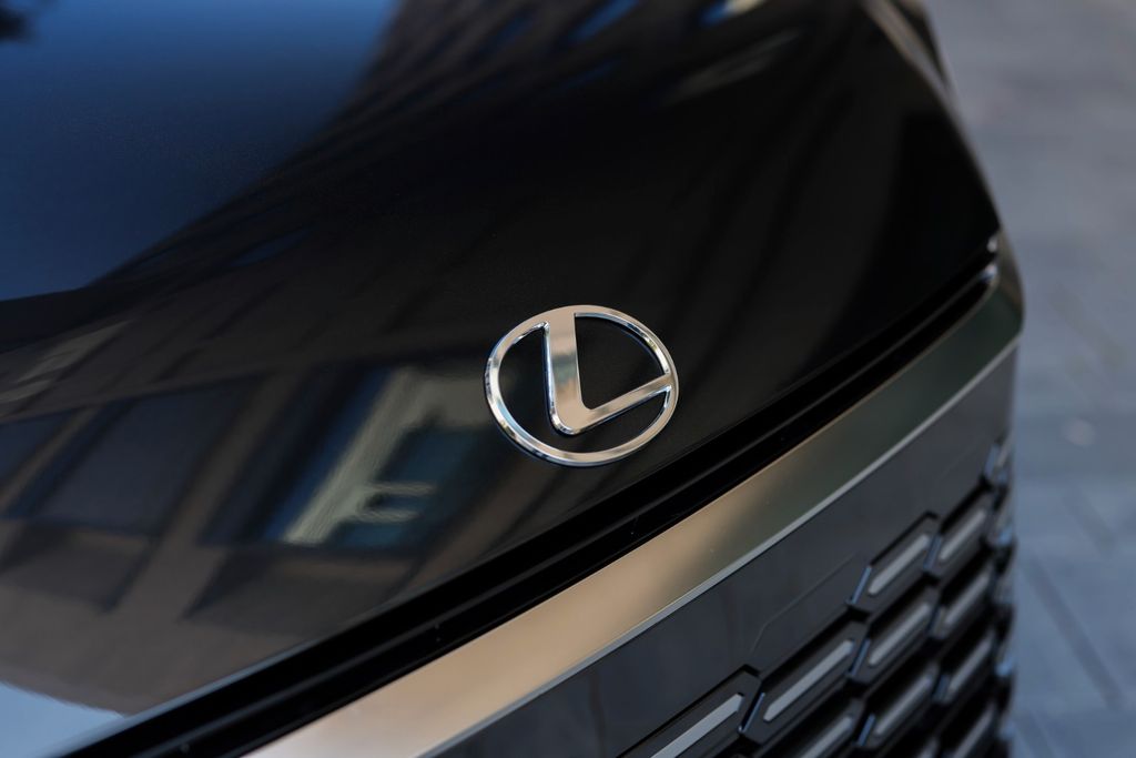 Lexus LM