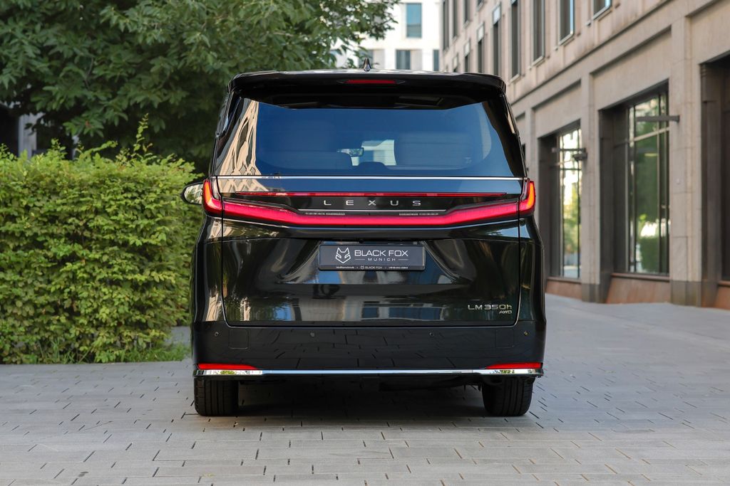 Lexus LM
