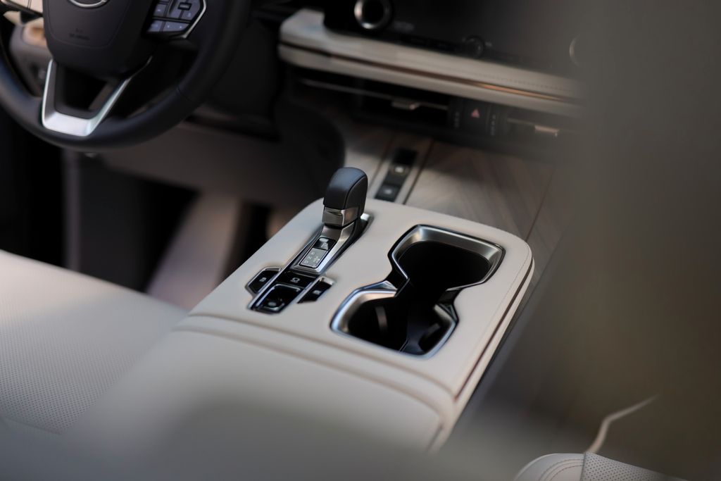 Lexus LM