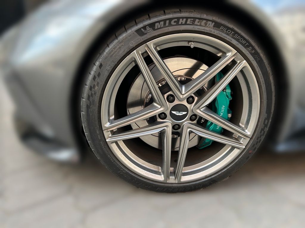 Aston Martin V8 Vantage 2024