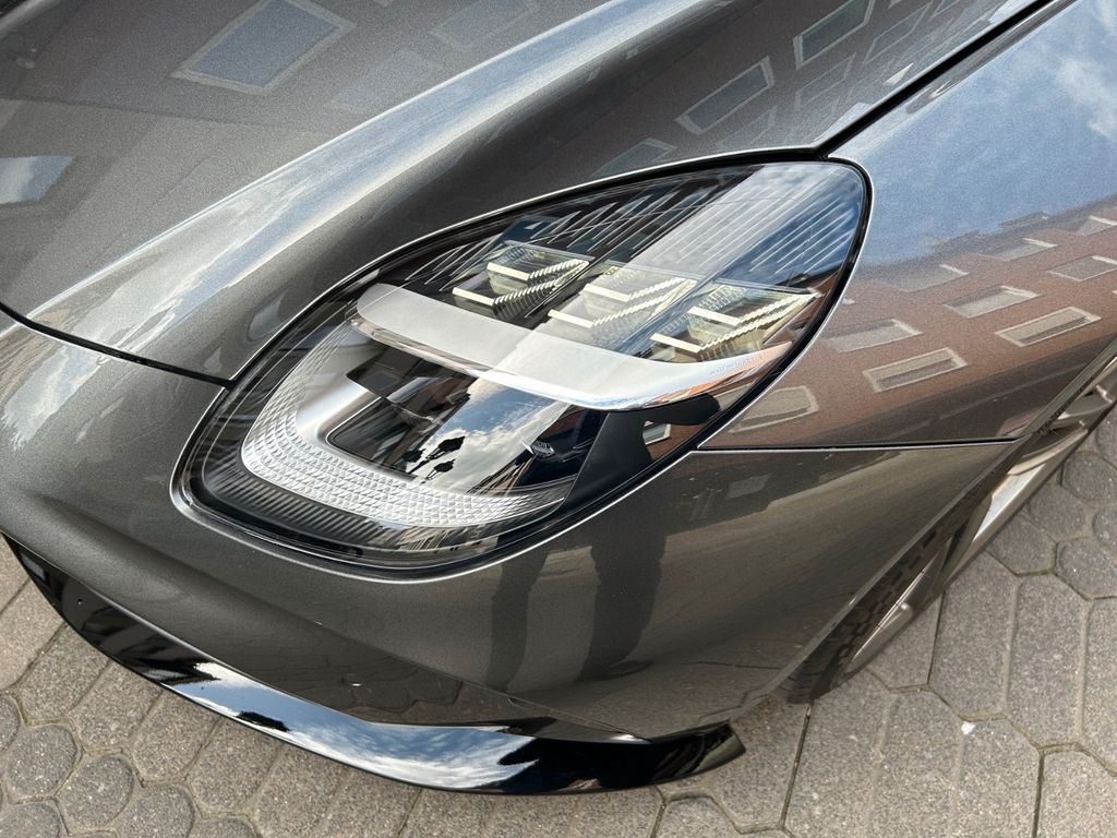 Aston Martin V8 Vantage 2024