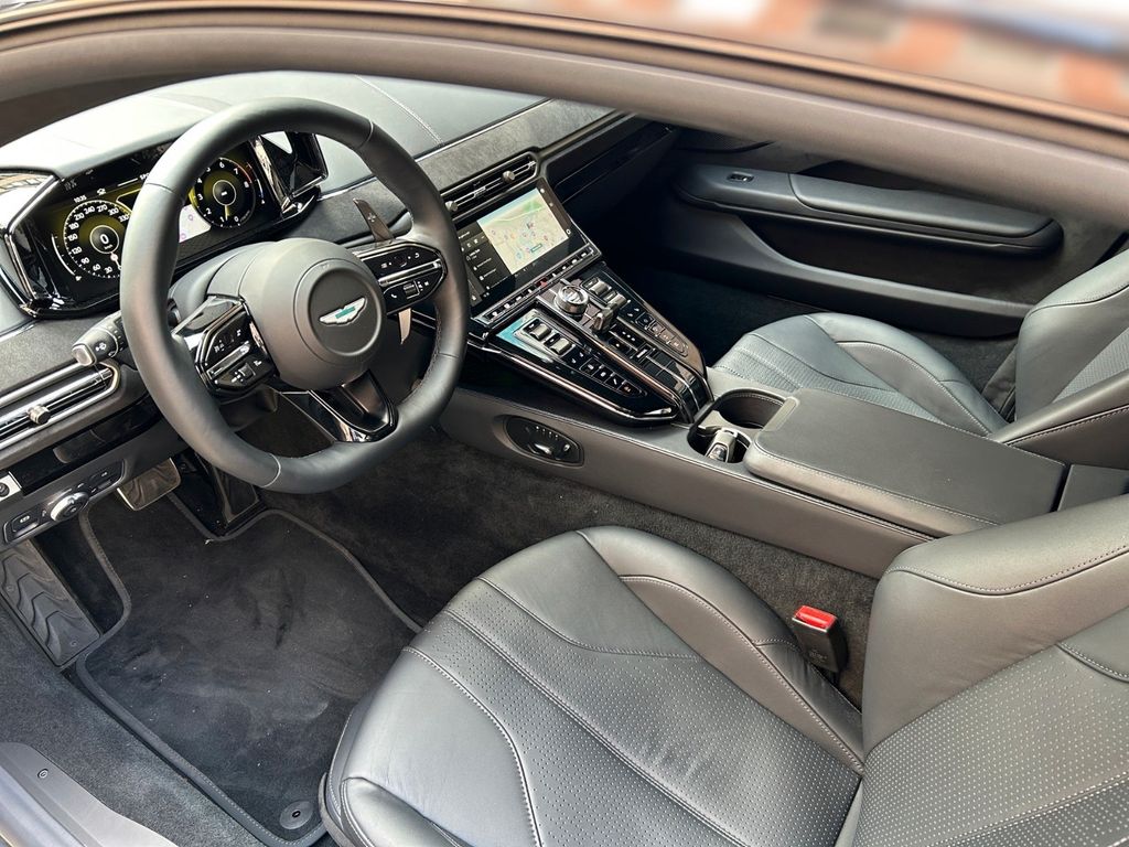 Aston Martin V8 Vantage 2024