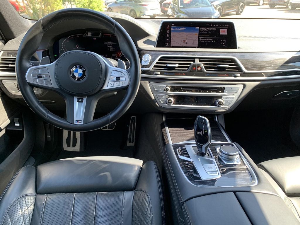 BMW 750 2019