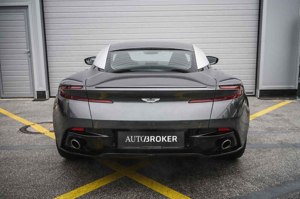 Aston Martin DB11 2017