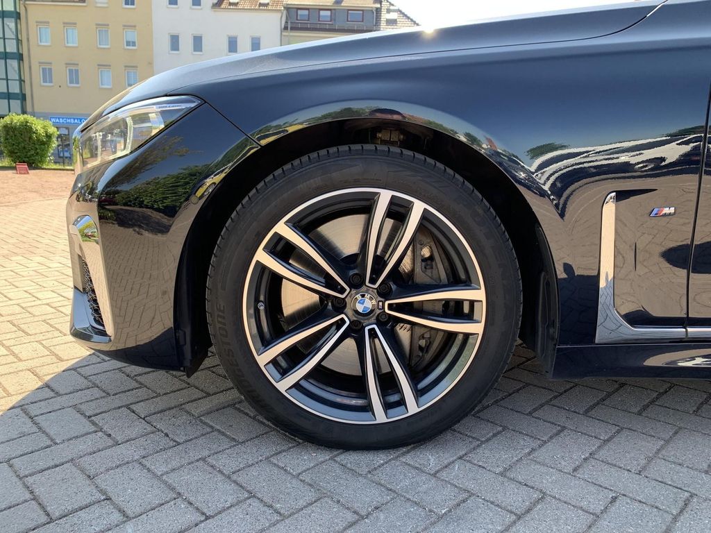 BMW 750 2019