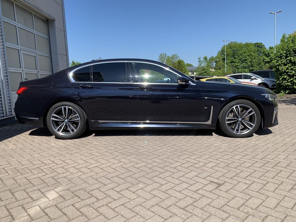 BMW 750 2019