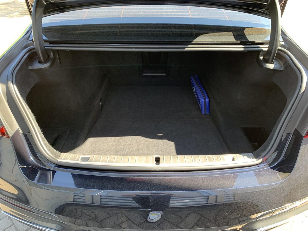 BMW 750 2019