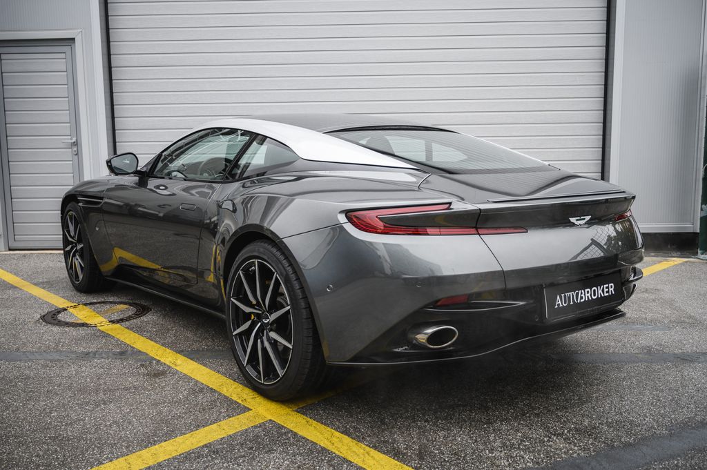 Aston Martin DB11 2017