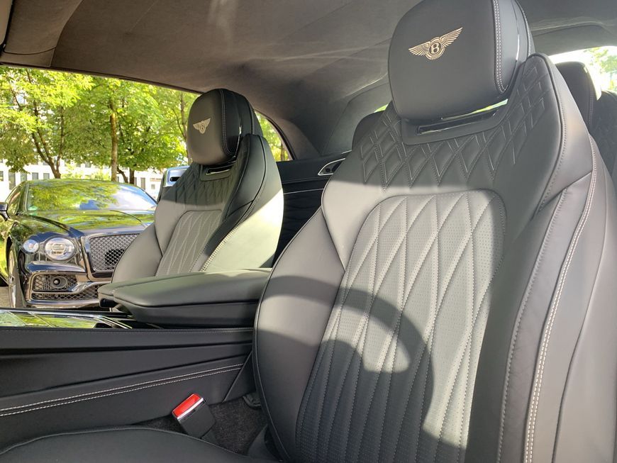 Bentley Continental GTC 2024