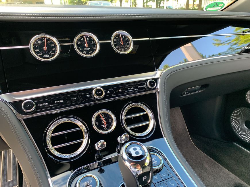 Bentley Continental GTC 2024