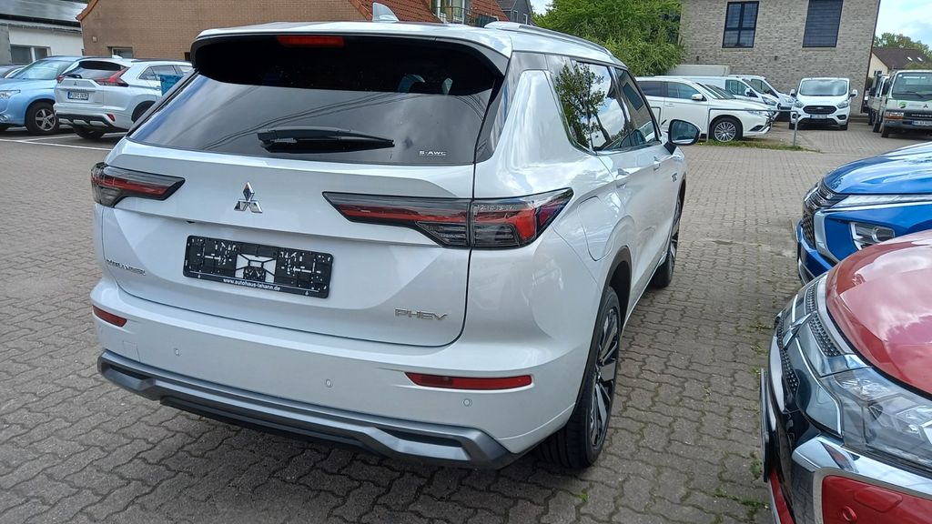 Mitsubishi Plug-in Hybrid Outlander 2025