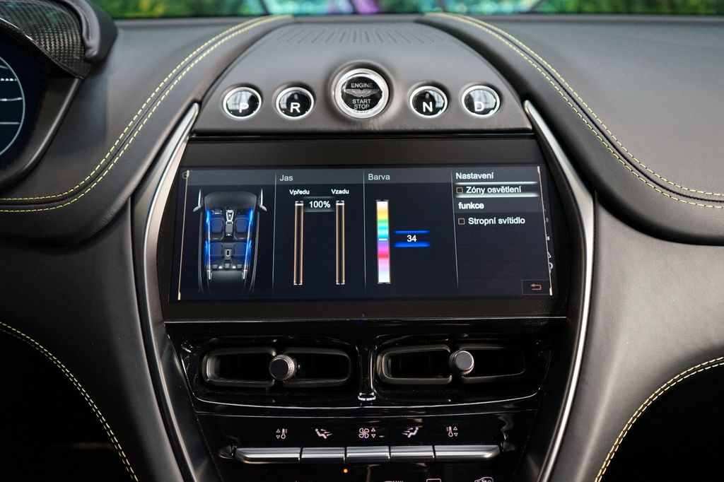 Aston Martin DBX 2024