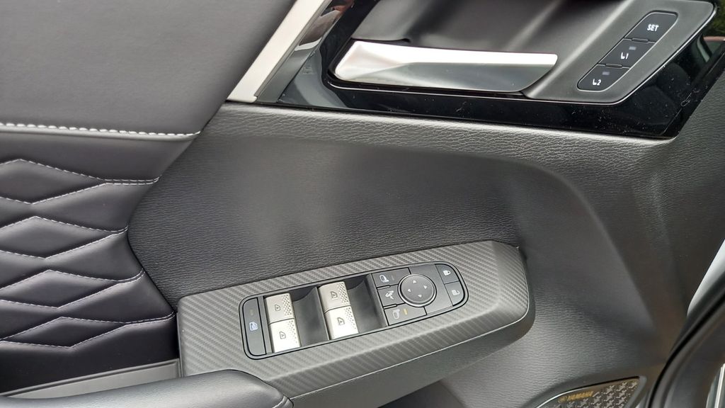 Mitsubishi Plug-in Hybrid Outlander 2025