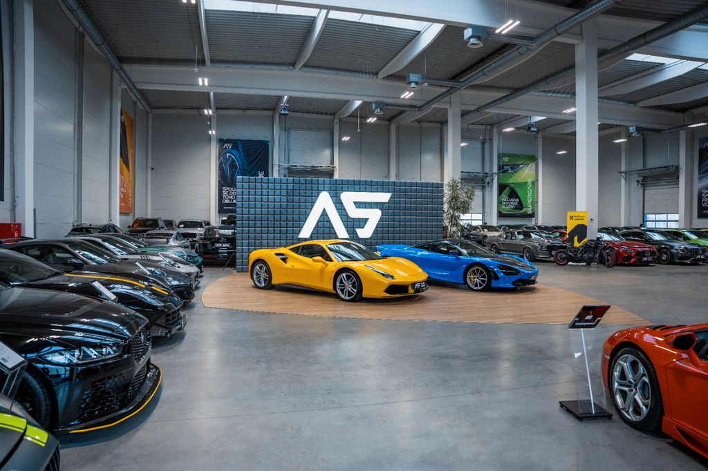 Aston Martin DBX 2024