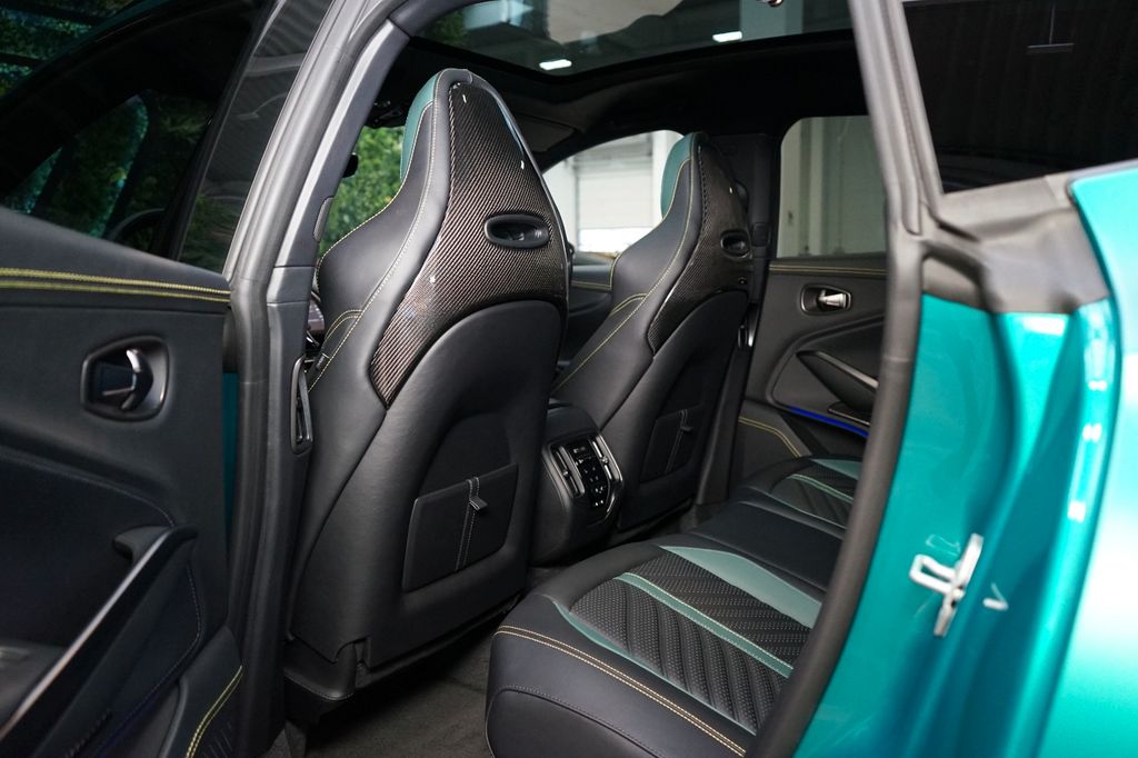 Aston Martin DBX 2024