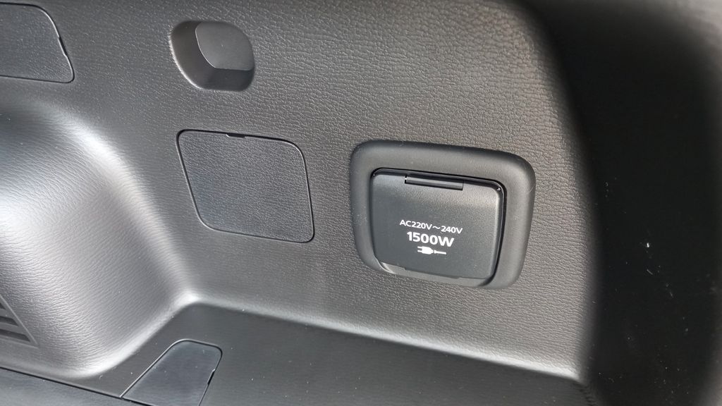 Mitsubishi Plug-in Hybrid Outlander 2025