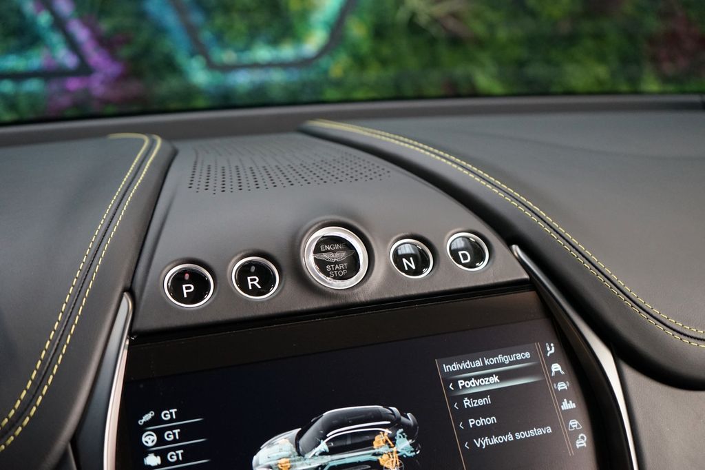 Aston Martin DBX 2024