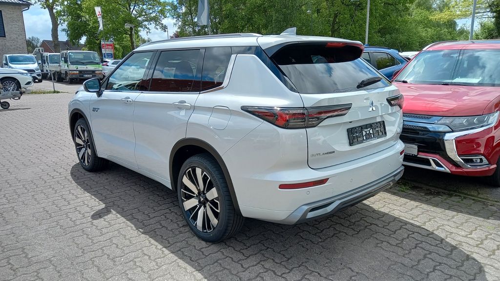 Mitsubishi Plug-in Hybrid Outlander 2025