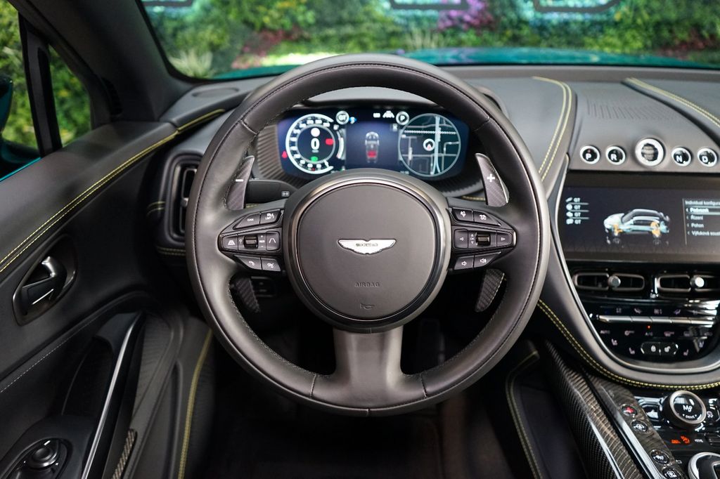 Aston Martin DBX 2024