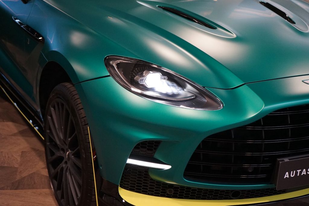 Aston Martin DBX 2024