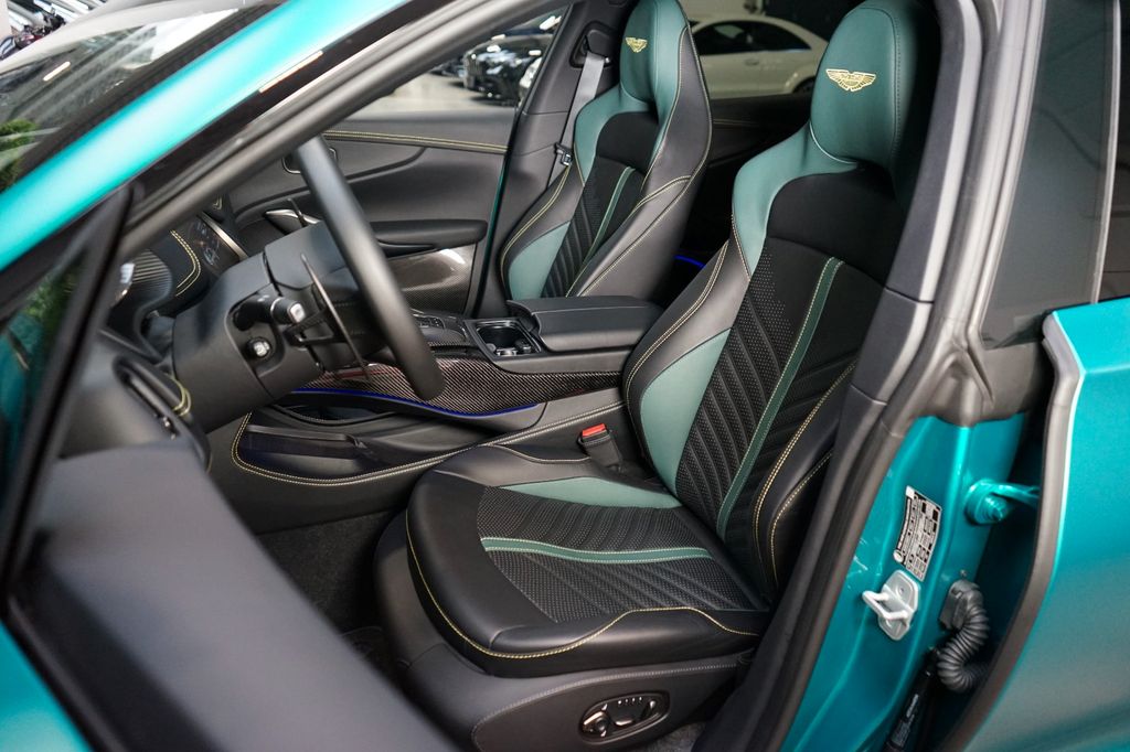 Aston Martin DBX 2024