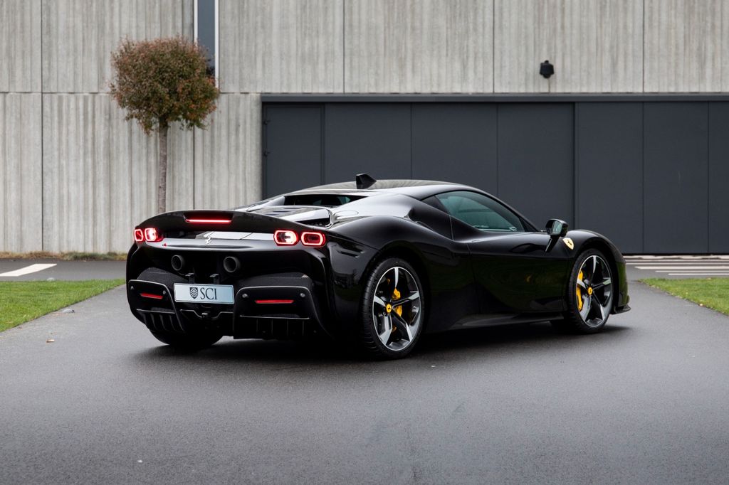 Ferrari SF90 2024