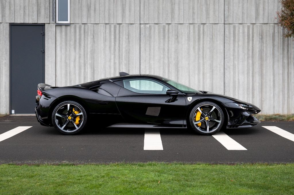 Ferrari SF90 2024