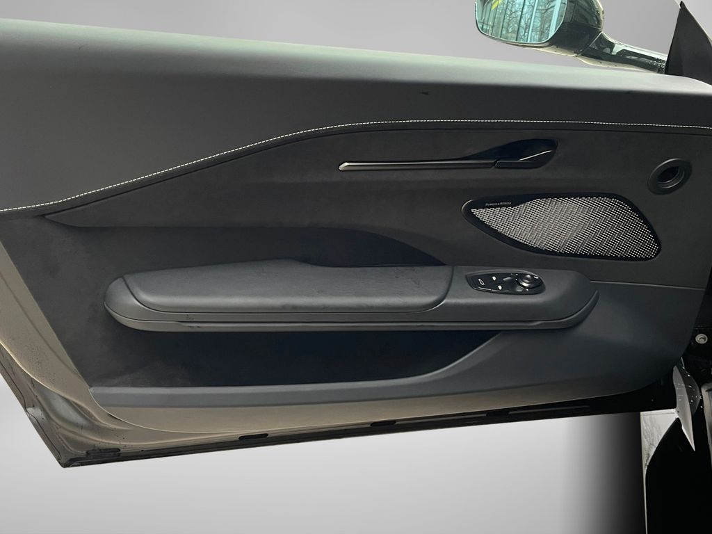 Aston Martin V8 Vantage 2024