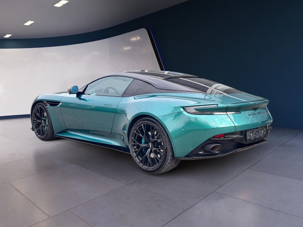 Aston Martin DB12 2024