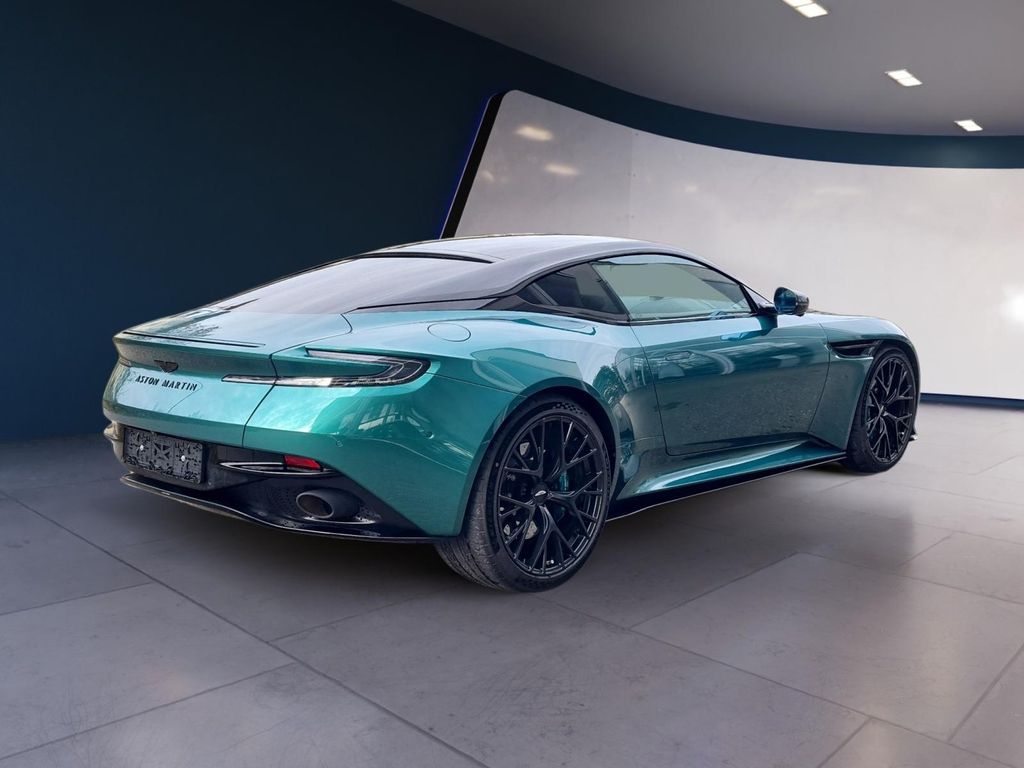 Aston Martin DB12 2024