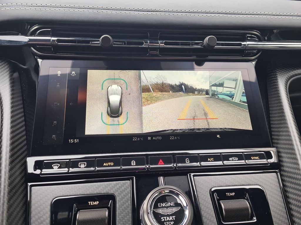 Aston Martin DB12 2024