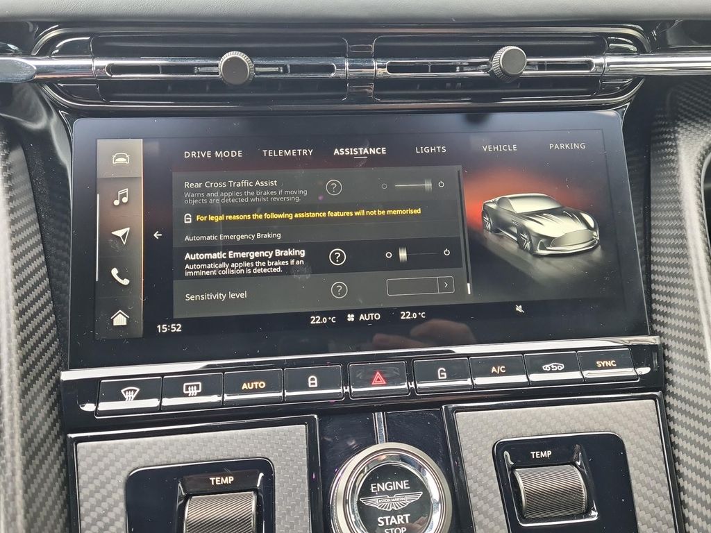 Aston Martin DB12 2024