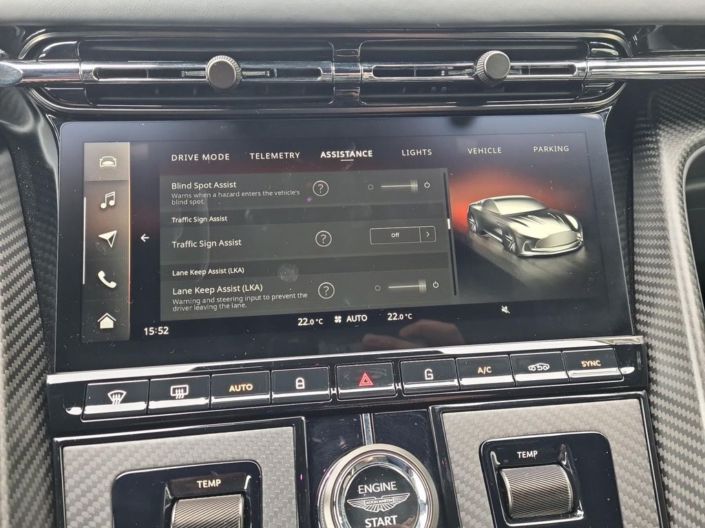 Aston Martin DB12 2024