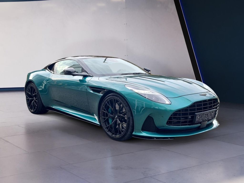 Aston Martin DB12 2024