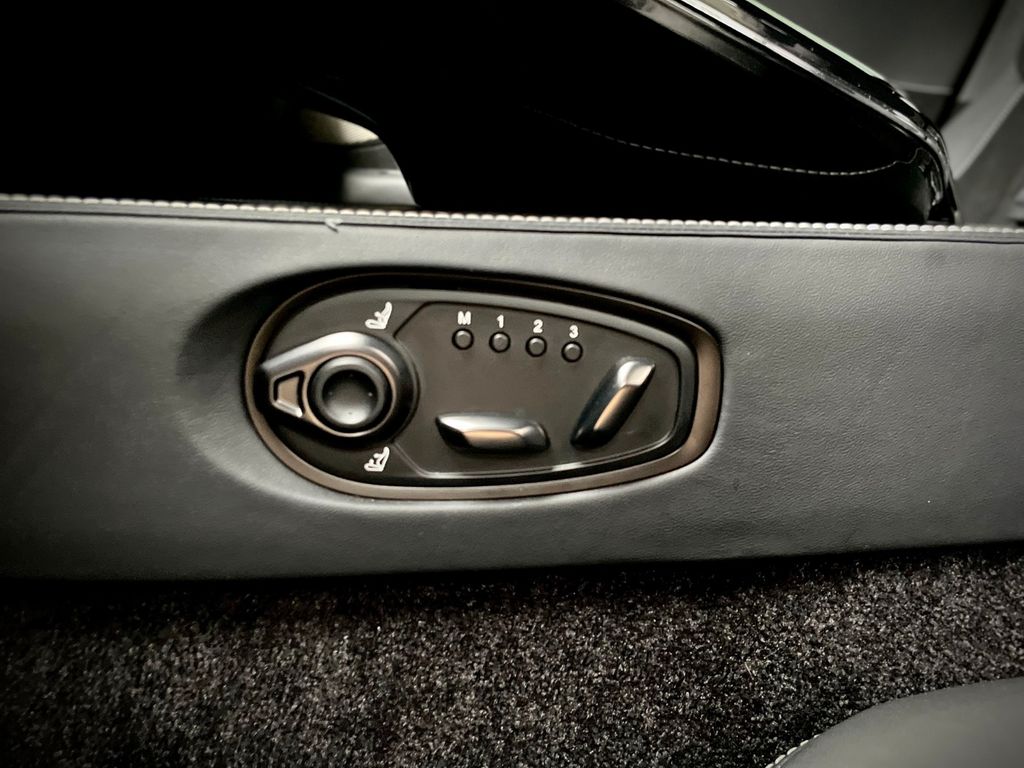 Aston Martin V8 Vantage 2024