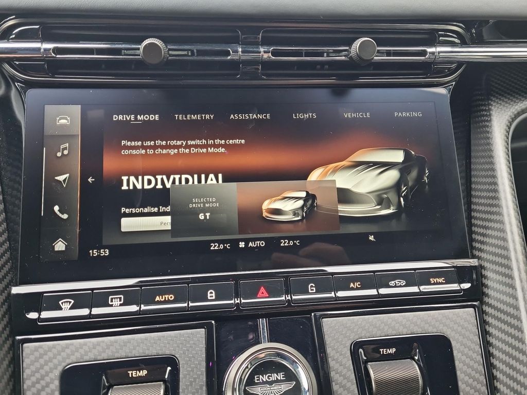 Aston Martin DB12 2024