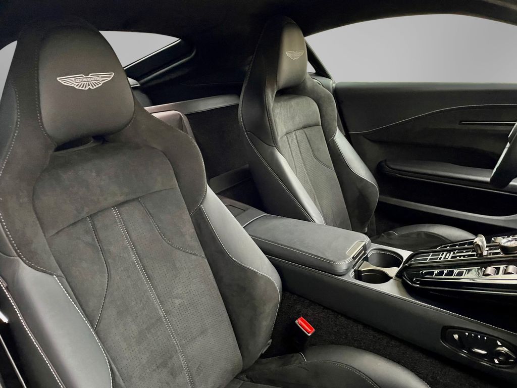Aston Martin V8 Vantage 2024