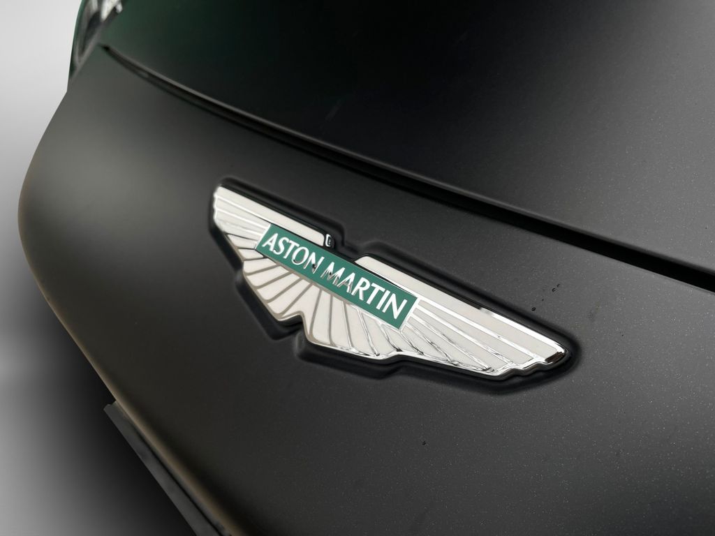 Aston Martin V8 Vantage 2024